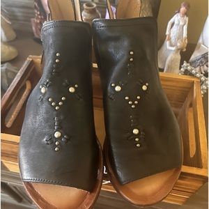 Miz Mooz size 38 US 8